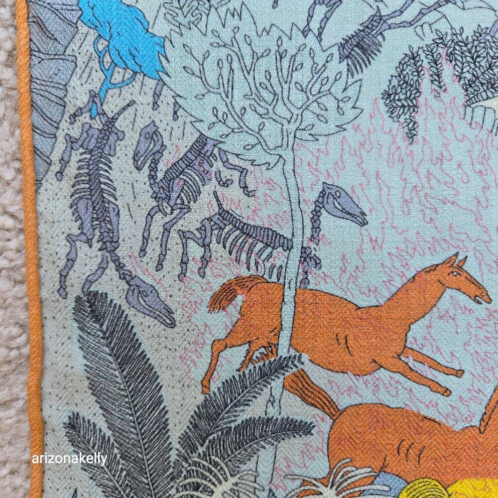 Wool/Silk Scarf With Hand-Rolled Edges Animal Nature Print - Picture 3 of 11
